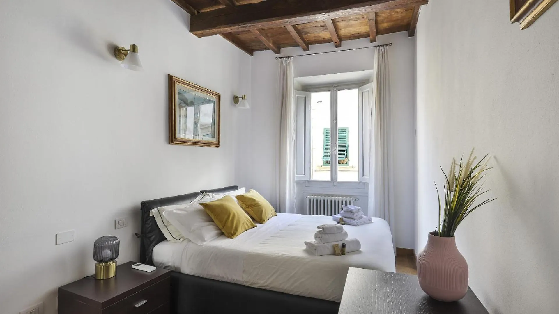 Family Apartment In Oltrarno Florence Italy