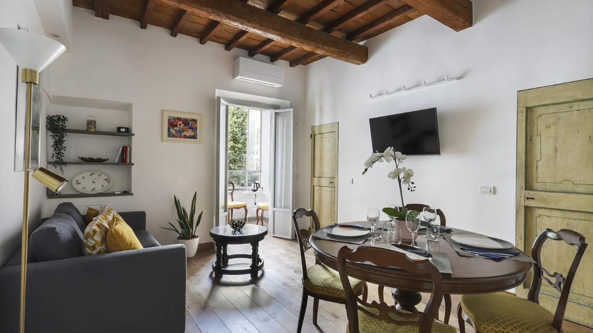 Family Apartment In Oltrarno Florence